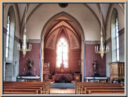 Die Orgel steht im Chor, links vom Altar (vom Kirchenschiff aus gesehen).